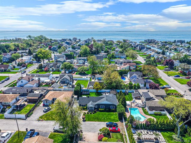 418 Bay 6th Street, West Islip, NY 11795