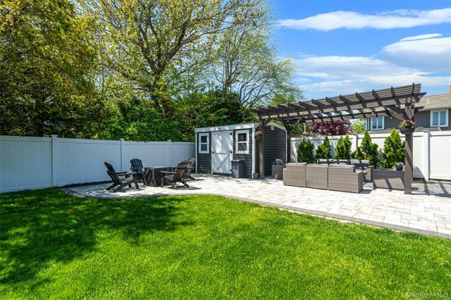 418 Bay 6th Street, West Islip, NY 11795