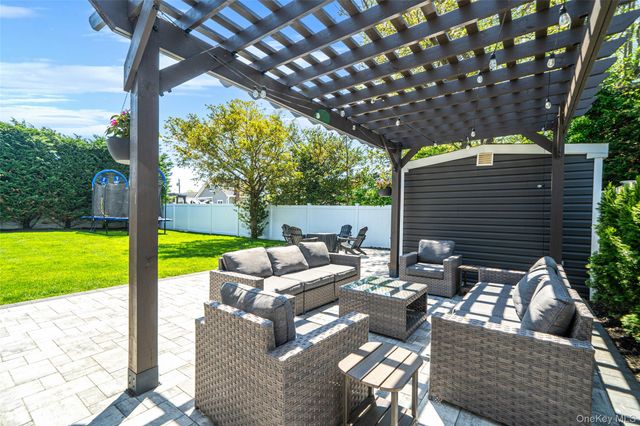 418 Bay 6th Street, West Islip, NY 11795