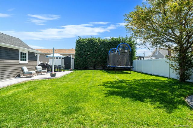 418 Bay 6th Street, West Islip, NY 11795