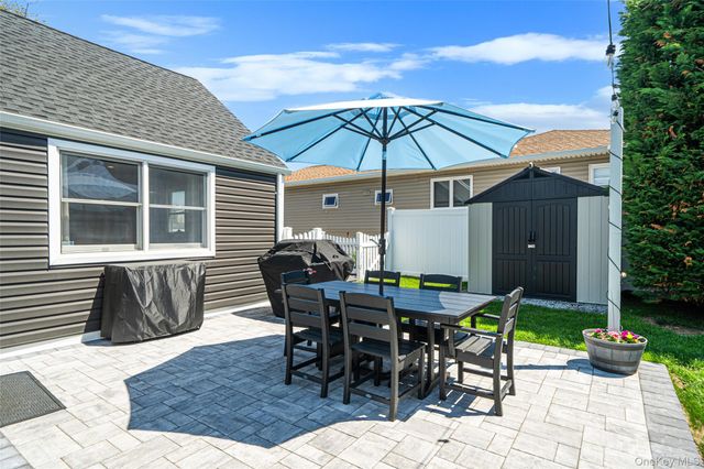 418 Bay 6th Street, West Islip, NY 11795
