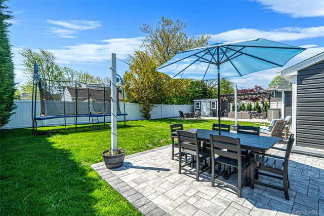 418 Bay 6th Street, West Islip, NY 11795