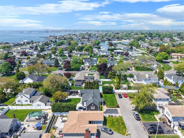 418 Bay 6th Street, West Islip, NY 11795