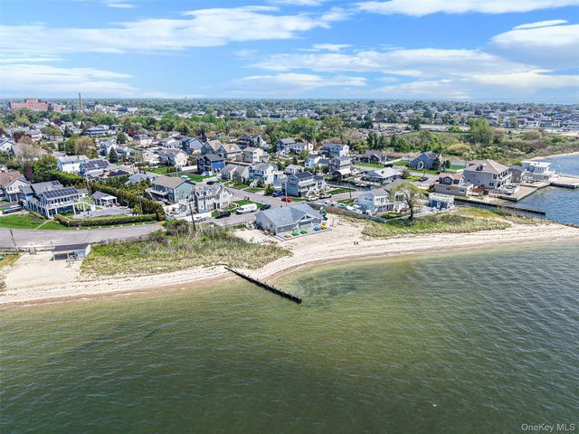 418 Bay 6th Street, West Islip, NY 11795