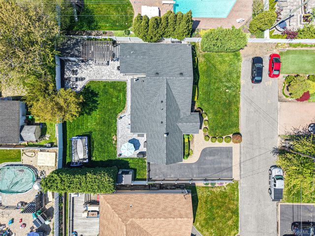 418 Bay 6th Street, West Islip, NY 11795