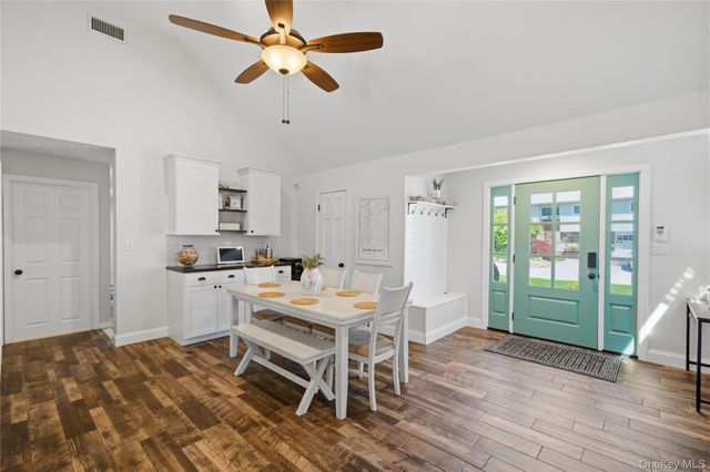 418 Bay 6th Street, West Islip, NY 11795