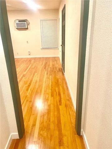 5758 Vineland Avenue, North Hollywood, CA 91601
