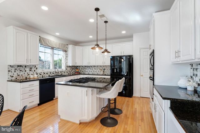 7204 LYNDAM HILL CIR, Lorton, VA 22079