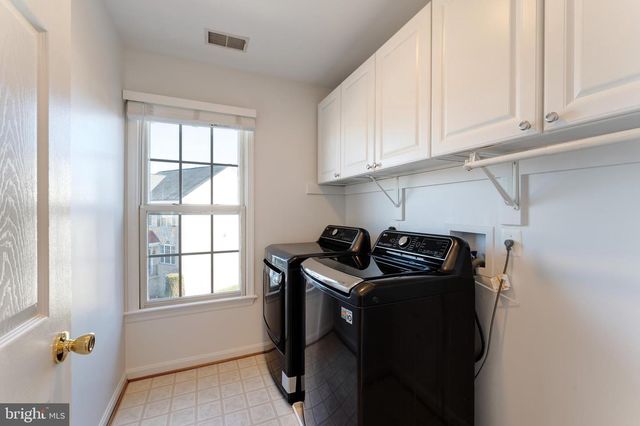 7204 LYNDAM HILL CIR, Lorton, VA 22079