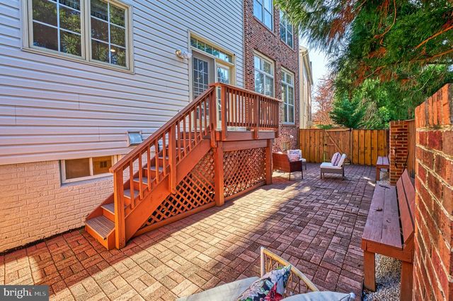 7204 LYNDAM HILL CIR, Lorton, VA 22079