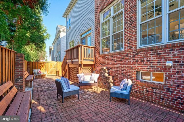 7204 LYNDAM HILL CIR, Lorton, VA 22079