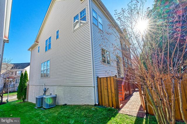 7204 LYNDAM HILL CIR, Lorton, VA 22079