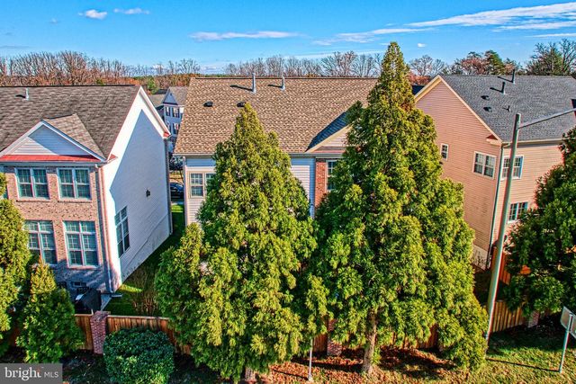 7204 LYNDAM HILL CIR, Lorton, VA 22079