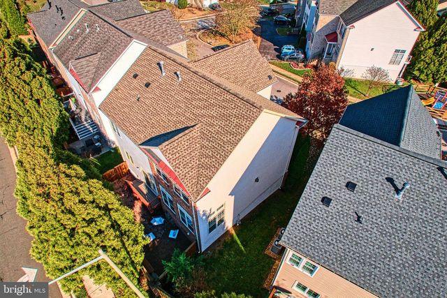 7204 LYNDAM HILL CIR, Lorton, VA 22079