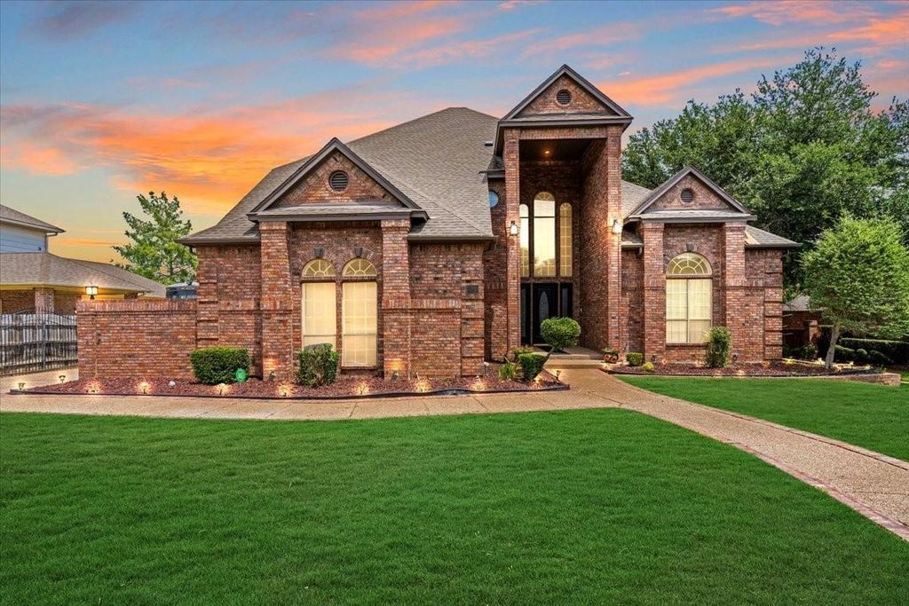 5205 Vicksburg Drive, Arlington, TX 76017