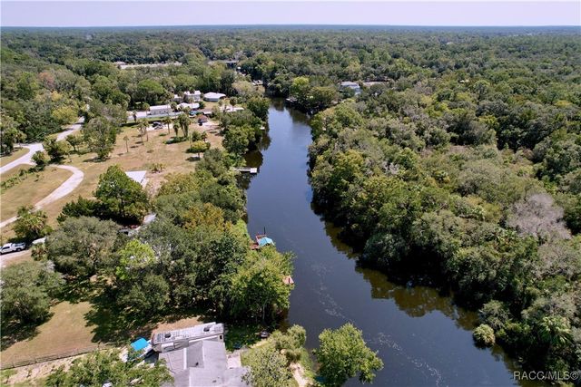 11236 N Rain Point, Inglis, FL 34449