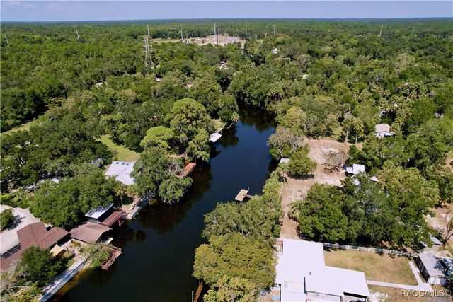 11236 N Rain Point, Inglis, FL 34449