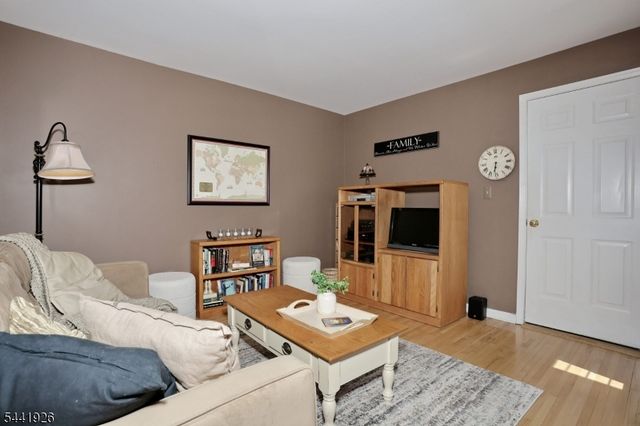 72 Birch Ln, Wayne Twp., NJ 07470