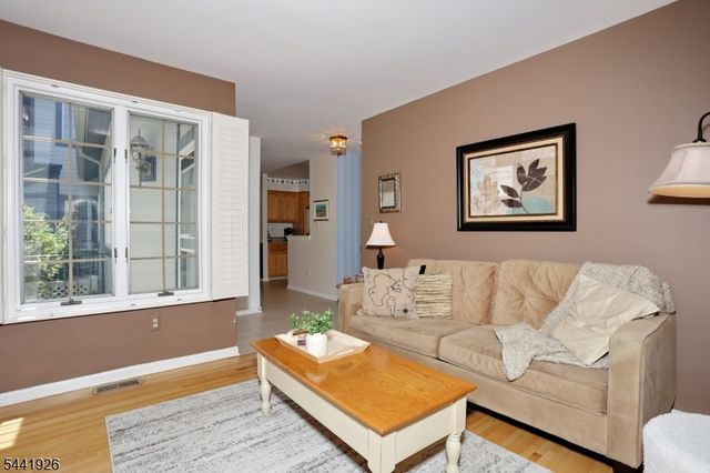 72 Birch Ln, Wayne Twp., NJ 07470