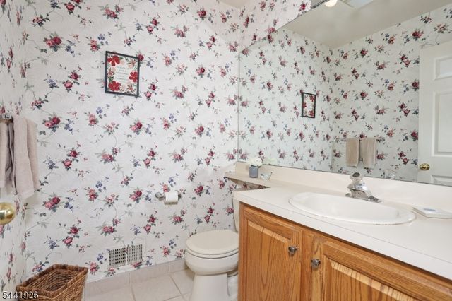 72 Birch Ln, Wayne Twp., NJ 07470