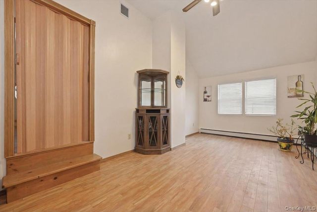 38 Bacon Lane, Babylon, NY 11702