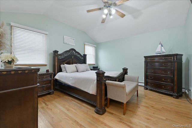 38 Bacon Lane, Babylon, NY 11702