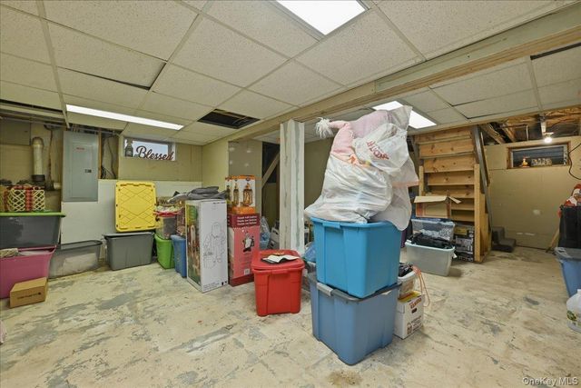 38 Bacon Lane, Babylon, NY 11702