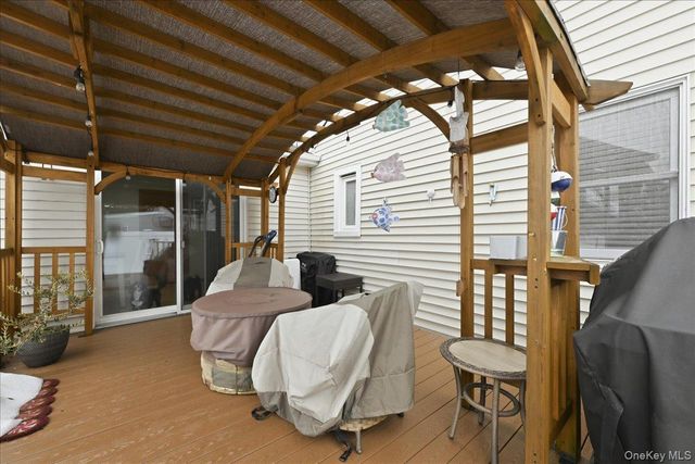 38 Bacon Lane, Babylon, NY 11702