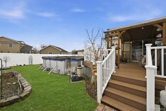 38 Bacon Lane, Babylon, NY 11702