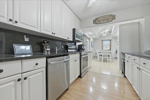 38 Bacon Lane, Babylon, NY 11702