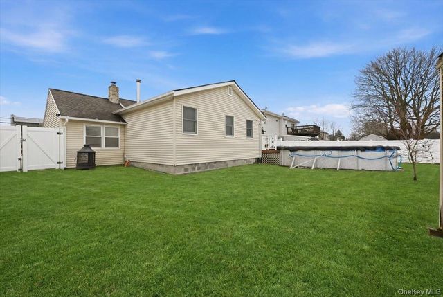 38 Bacon Lane, Babylon, NY 11702