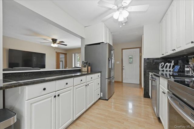 38 Bacon Lane, Babylon, NY 11702