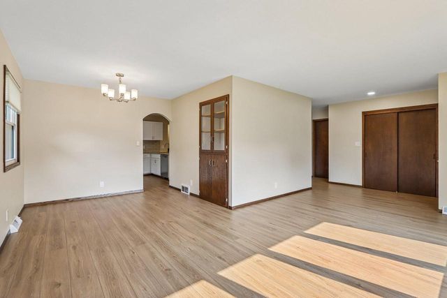4120 S Regal DRIVE, New Berlin, WI 53151