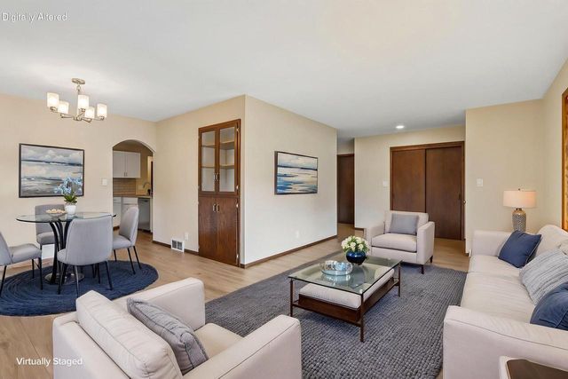 4120 S Regal DRIVE, New Berlin, WI 53151