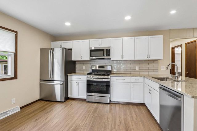 4120 S Regal DRIVE, New Berlin, WI 53151