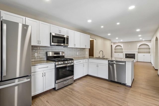 4120 S Regal DRIVE, New Berlin, WI 53151