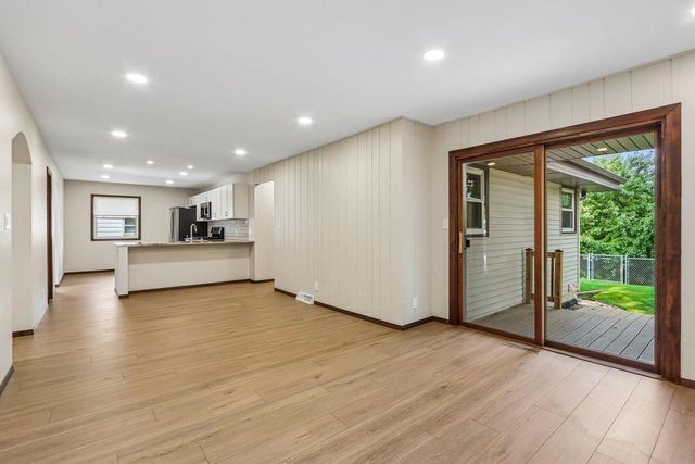 4120 S Regal DRIVE, New Berlin, WI 53151