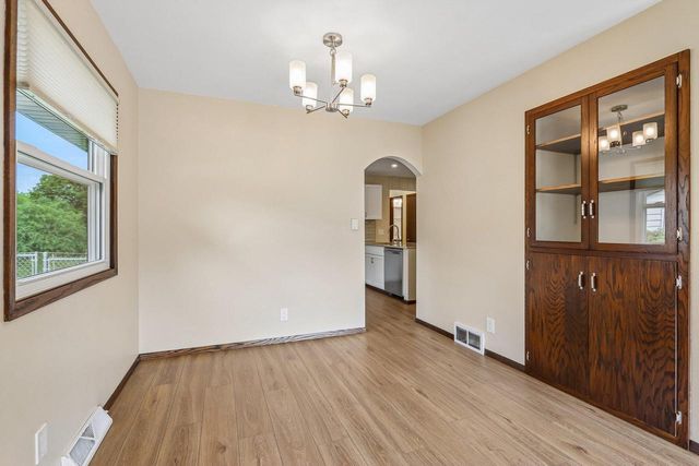 4120 S Regal DRIVE, New Berlin, WI 53151