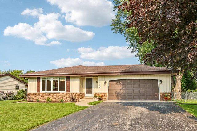 4120 S Regal DRIVE, New Berlin, WI 53151