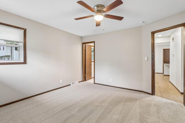 4120 S Regal DRIVE, New Berlin, WI 53151