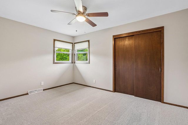 4120 S Regal DRIVE, New Berlin, WI 53151