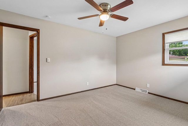 4120 S Regal DRIVE, New Berlin, WI 53151