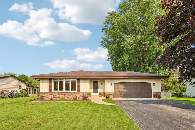 4120 S Regal DRIVE, New Berlin, WI 53151