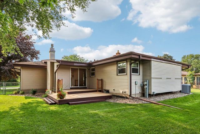 4120 S Regal DRIVE, New Berlin, WI 53151