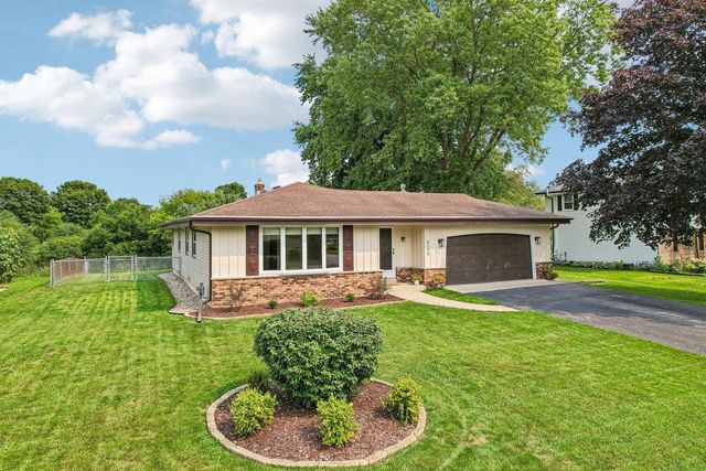 4120 S Regal DRIVE, New Berlin, WI 53151