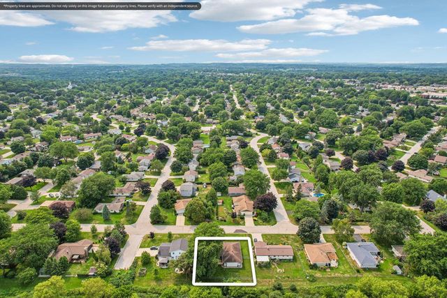 4120 S Regal DRIVE, New Berlin, WI 53151
