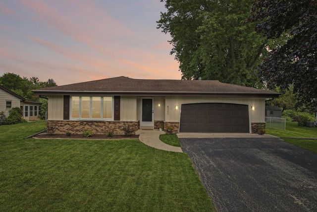 4120 S Regal DRIVE, New Berlin, WI 53151