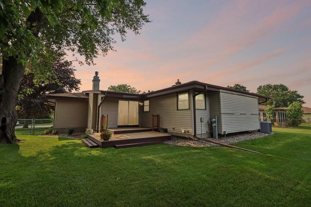 4120 S Regal DRIVE, New Berlin, WI 53151
