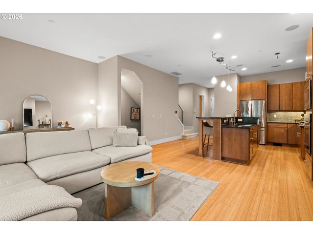 10089 Sw MORRISON St, Portland, OR 97210