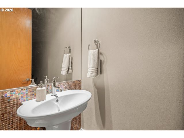 10089 Sw MORRISON St, Portland, OR 97210